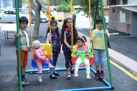 Nəsimi rayonunda 15 iyun – Milli Qurtuluş günü ərəfəsində növbəti “Abad həyət” sakinlərin istifadəsinə verildi - FOTOLAR