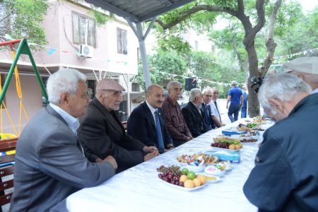 Nəsimi rayonunda 15 iyun – Milli Qurtuluş günü ərəfəsində növbəti “Abad həyət” sakinlərin istifadəsinə verildi - FOTOLAR