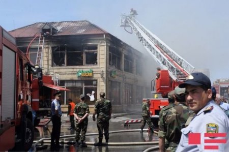 Bakıda yanan restorandan - FOTOLAR