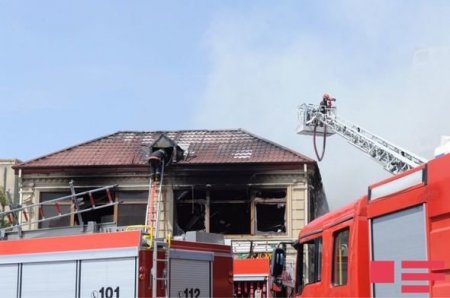 Bakıda yanan restorandan - FOTOLAR