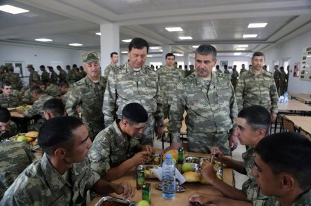 Müdafiə naziri cəbhə bölgəsində - FOTO