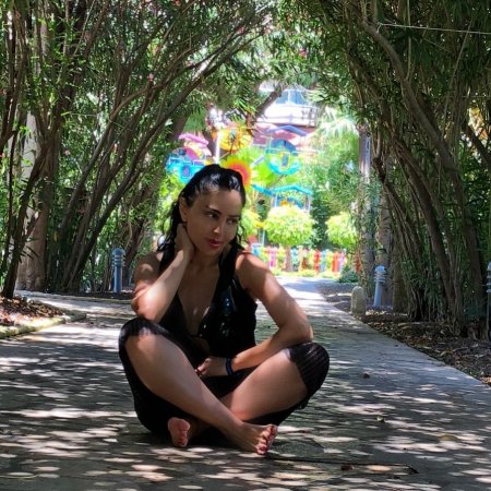 Aparıcı Nanənin çimərlik geyimində FOTOLARI YAYILDI