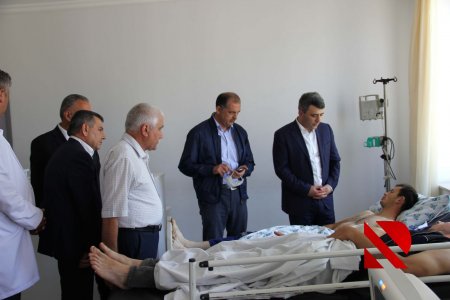 Nazir zəhərlənən işçilərə baş çəkib - FOTOLAR