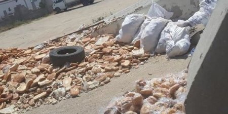 Bakıda yüzlərlə çörək zibilliyə atıldı (FOTOLAR)