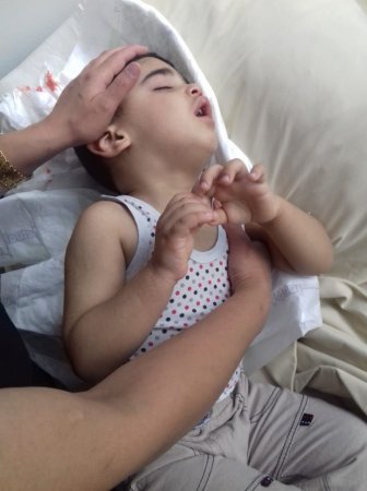 Bakıda cərrah uşağın boğazında görün nə qoydu? (FOTOLAR)