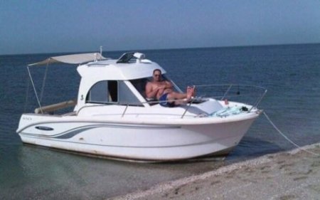 Deputat oğlunun yaxtasından dənizə düşüb boğulan modelin qəbrinin fotosu yayıldı.