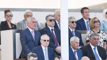 BİABIRÇILIQ: Nazir paradda yatdı - FOTOFAKT