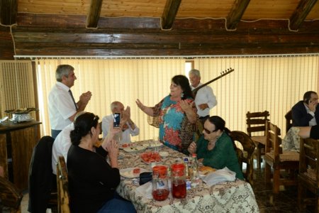 Nəsimi rayonu ahılları, müharibə və əmək veteranları Pirşağı qəsəbəsində istirahət etdilər - FOTOLAR 