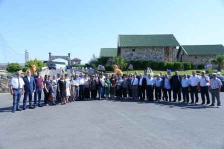Nəsimi rayonu ahılları, müharibə və əmək veteranları Pirşağı qəsəbəsində istirahət etdilər - FOTOLAR 