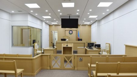 Azərbaycanda dəhşət – Ər məhkəmə zalında eks-arvadını öldürdü