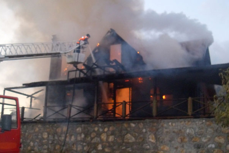 Ziya Məmmədovun Bakıdakı villası yandı - YENİLƏNİB