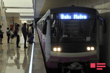 Bakı metrosunda HƏYƏCAN: gənc oğlan özünü qatarın altına atıb - YENİLƏNİB Bakı metrosunda HƏYƏCAN: gənc oğlan özünü qatarın altına atıb - YENİLƏNİB