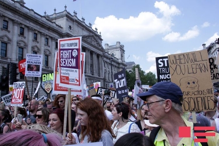Londonda Tramp əleyhinə aksiya keçirilir