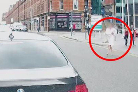 Oteldən hamam xalatında, boğazı kəsik halda çıxan qız dəhşətə gətirdi