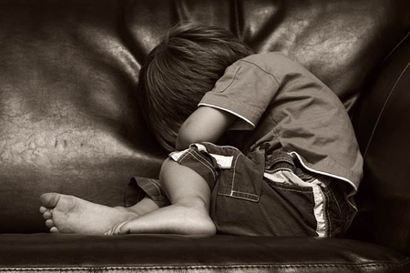 Bakıda dayə uşağı döydü, saçından tutub sürüdü - FOTO