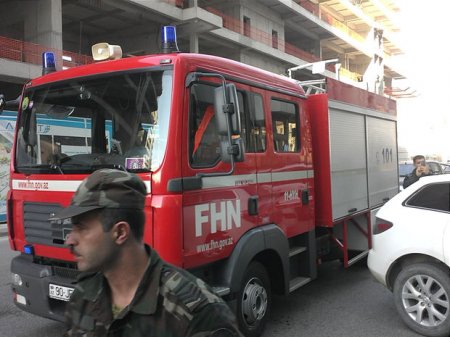 “Caspian Plaza” yanır - VİDEO + YENİLƏNİB “Caspian Plaza” yanır - VİDEO + YENİLƏNİB