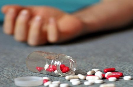 Жительница Товуза отравилась лекарствами 