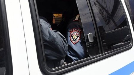 Serj Sarkisyanın qardaşı oğlundan silah, narkotik və oğurlanmış rəsm əsərləri aşkarlanıb