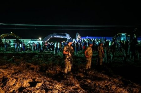 Число погибших в результате схода поезда с рельсов в Турции достигло 24 человек