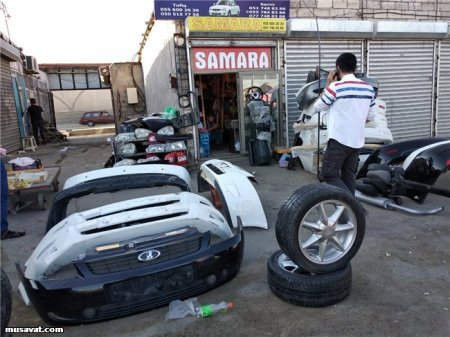 Ölkənin ən böyük avtomobil ehtiyat hissələri bazarında icarə haqqı soyğunçuluğu... REPORTAJ, FOTOLAR