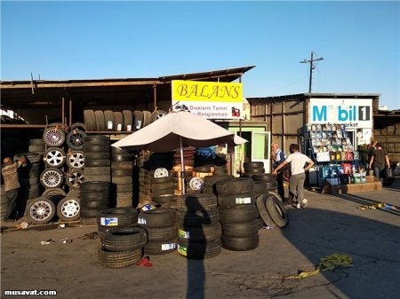 Ölkənin ən böyük avtomobil ehtiyat hissələri bazarında icarə haqqı soyğunçuluğu... REPORTAJ, FOTOLAR