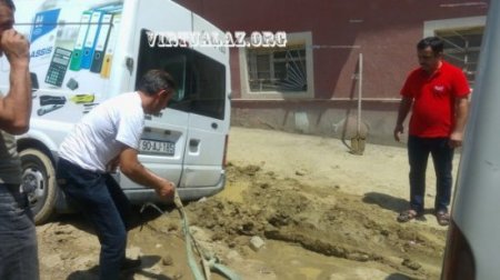 Bakının mərkəzində bir küçənin sakinləri 10 gündür susuz qalıb