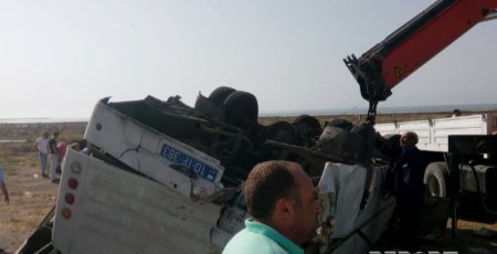 Bakıda dəhşətli qəza: 1 ölü, 13 yaralı - FOTOLAR 