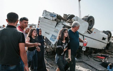 Bakıda dəhşətli qəza: 1 ölü, 13 yaralı - FOTOLAR 