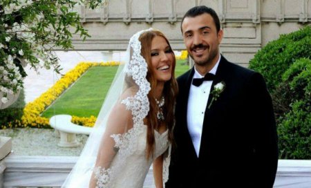 Demet Akalın borc bataqlığında — Hər şeyi əlindən alınır