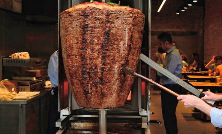 Bakıda iyrənc hadisə — Dönərə pulu çatmayan 14 yaşlı uşaq döyüldü