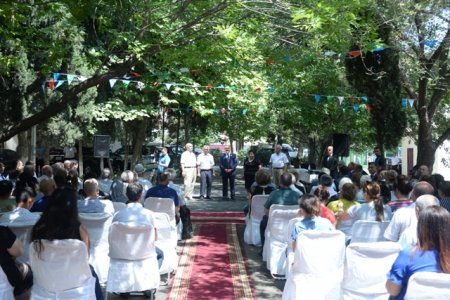 Nəsimi rayonunda növbəti “Abad həyət” sakinlərin istifadəsinə verildi