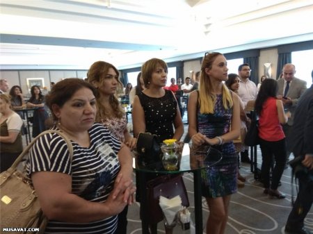 Təhsil naziri Ceyhun Bayramov jurnalistləri təbrik edib - FOTOLAR