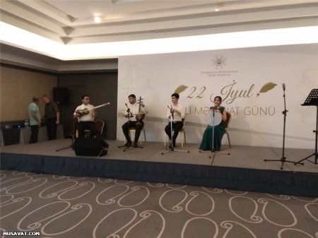 Təhsil naziri Ceyhun Bayramov jurnalistləri təbrik edib - FOTOLAR