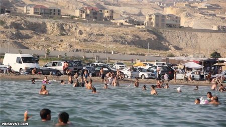 Qadağan olunmuş çimərlikdən REPORTAJ, FOTOLAR