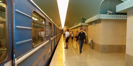 Bakı metrosunda qatar adam vurdu