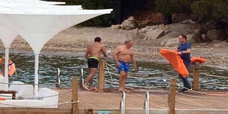 Nazarbayev Bodrumda cangüdənləri ilə dənizə girdi (FOTO)