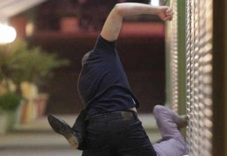 Bakıda dəhşətli dava: Taksi sürücüsü transı döydü - VİDEO