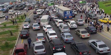 Bakıda bir nəfərin intihar etmək istəməsinə görə böyük tıxac yarandı