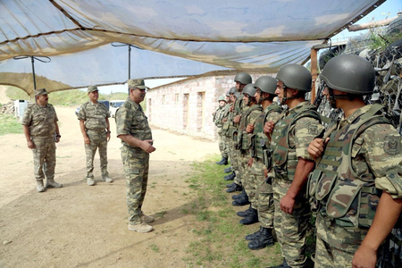 Müdafiə naziri cəbhəboyu zonada yerləşən bölmələrin qışa hazırlığını yoxlayıb