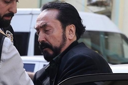 Adnan Oktarın “dəlilik kağızları” üzə çıxdı Adnan Oktarın “dəlilik kağızları” üzə çıxdı