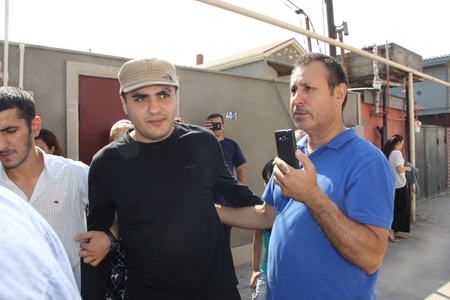 Mehman Hüseynov anasının hüzr məclisindədir - FOTOLAR