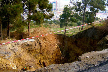 Ağsu aşırımında sürüşmə yenidən aktivləşdi, ərazidə uçqun olub Ağsu aşırımında sürüşmə yenidən aktivləşdi, ərazidə uçqun olub