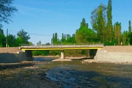 Təmir etdirdiyi körpüdən istifadə üçün bir manat alır - FOTO,VİDEO