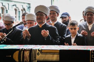 Orxan Camalın 13 yaşlı oğlu: “And içirəm ki, atam kimi böyük adam olacam” Orxan Camalın 13 yaşlı oğlu: “And içirəm ki, atam kimi böyük adam olacam”