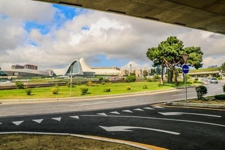 Sürücülərin diqqətinə: Bakıda daha bir yolda geridönmə - Foto