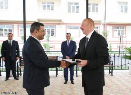 Prezident əhaliyə pulsuz paylanılan maşınları şəxsən yoxladı - VİDEO