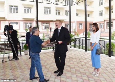 Prezident əhaliyə pulsuz paylanılan maşınları şəxsən yoxladı - VİDEO