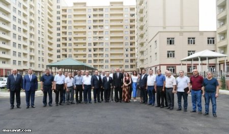 Prezident əhaliyə pulsuz paylanılan maşınları şəxsən yoxladı - VİDEO