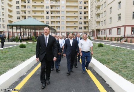 Prezident əhaliyə pulsuz paylanılan maşınları şəxsən yoxladı - VİDEO