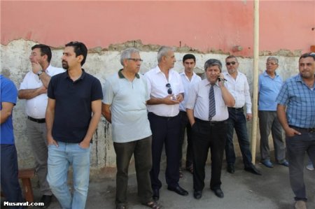 Mehman Hüseynov anasının hüzr məclisindədir - FOTOLAR 